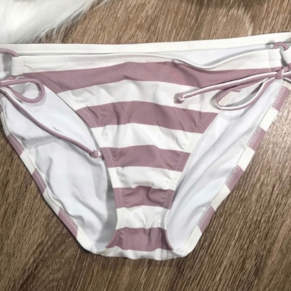 ISO. A push up top to match the bottoms! 34DD36DD - Picture 1 of 1